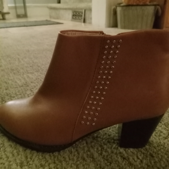 Vionic boots - Picture 2 of 5